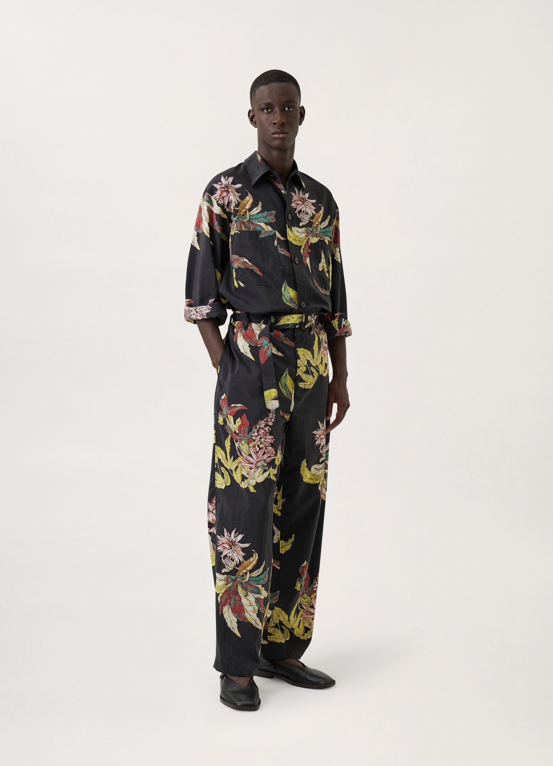 BELTED LOOSE PANTS
TROPICAL DRY SILK - 2