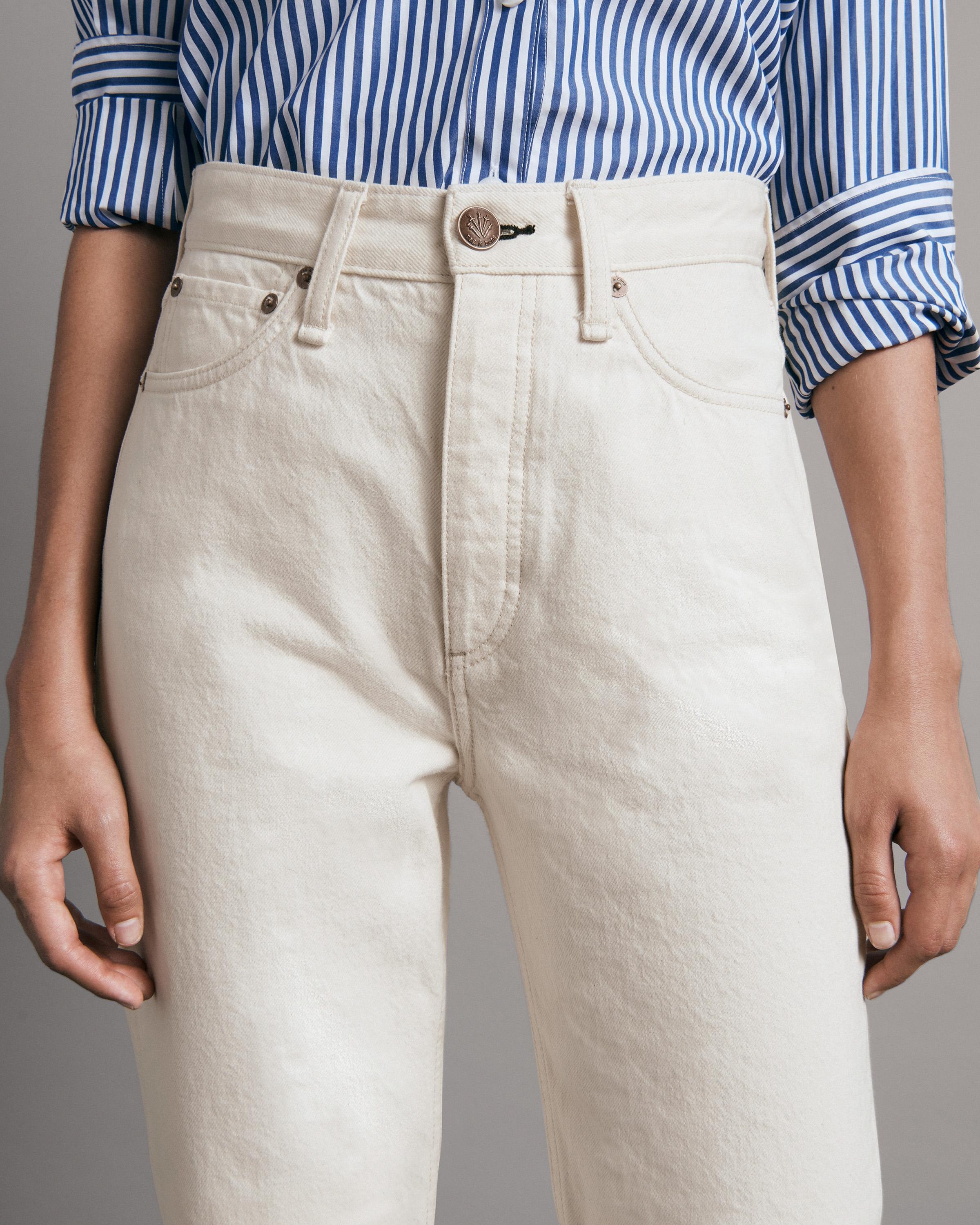 Alex High-Rise Straight - Ecru
Slim Fit Light Natural Jean - 6