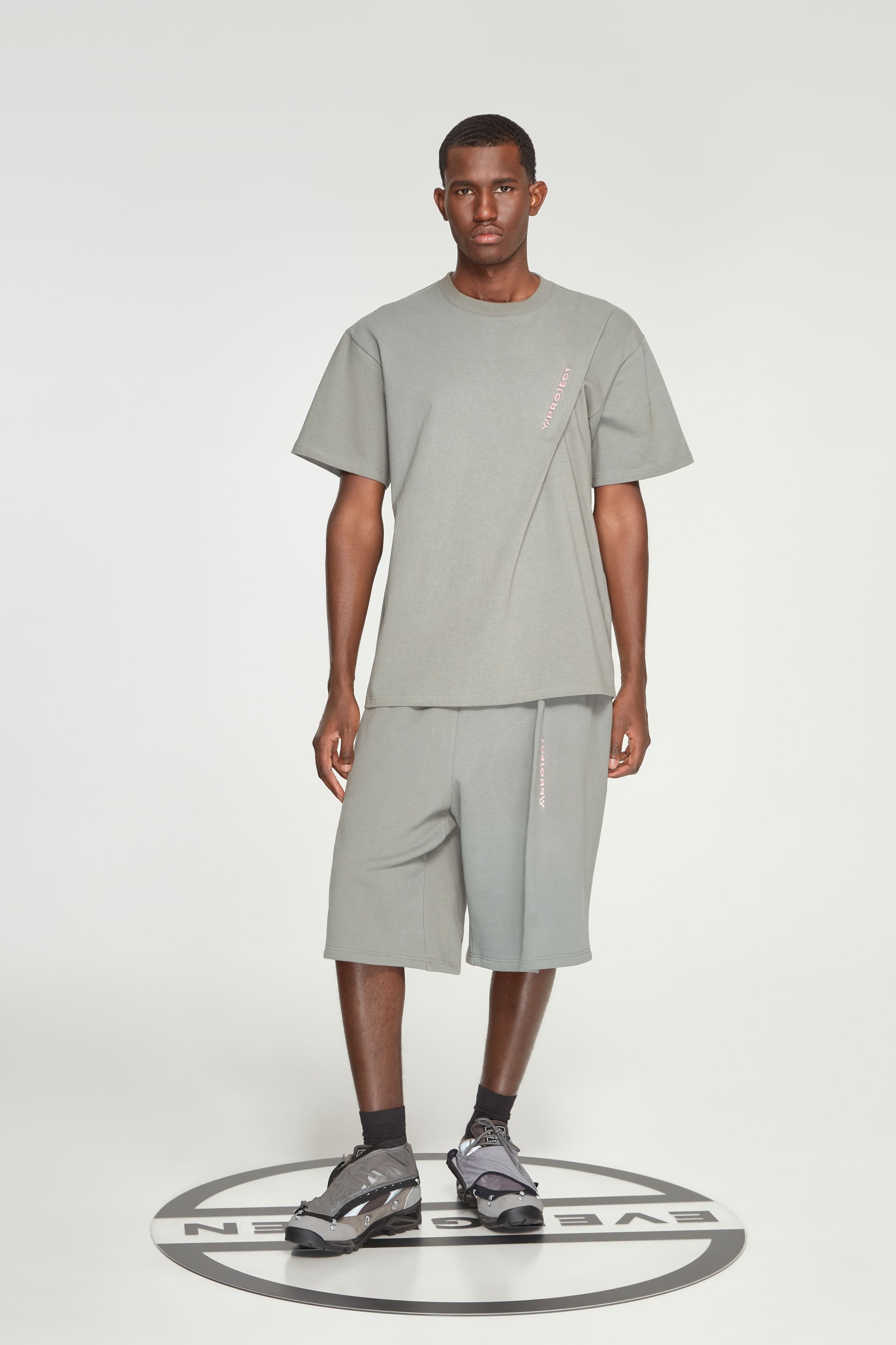 Classic Pinched Logo T-shirt - 2