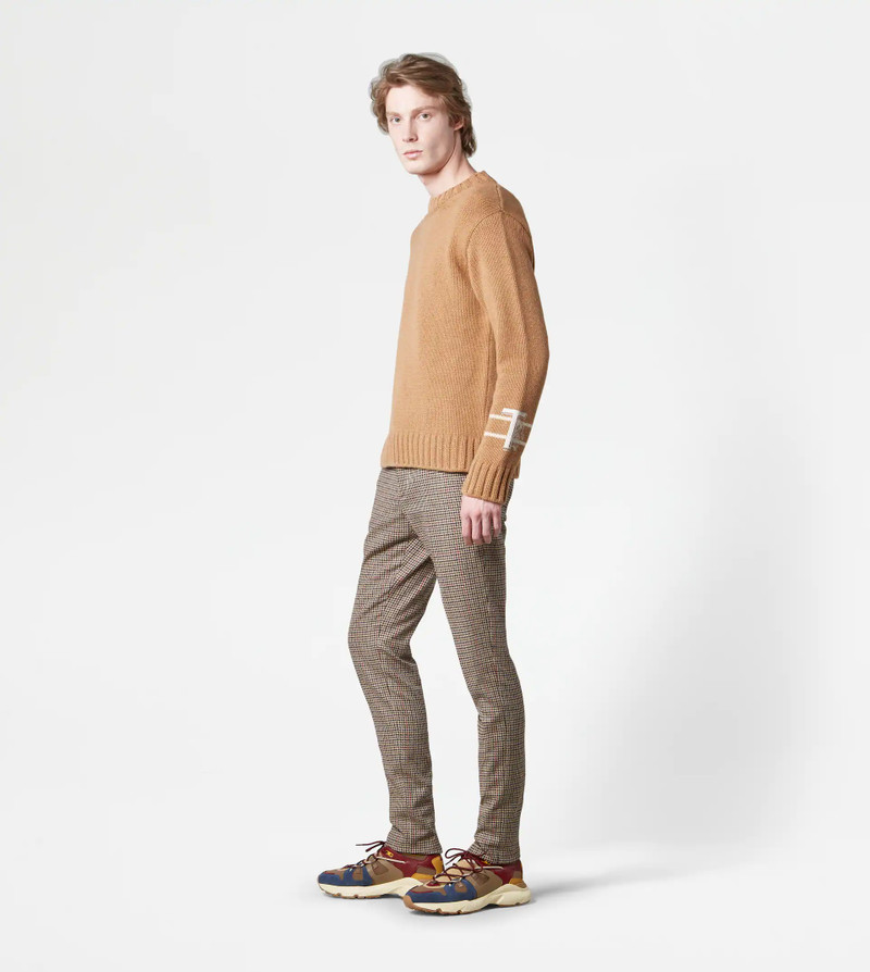 ROUND NECK JUMPER IN CASHMERE BLEND - BROWN 4