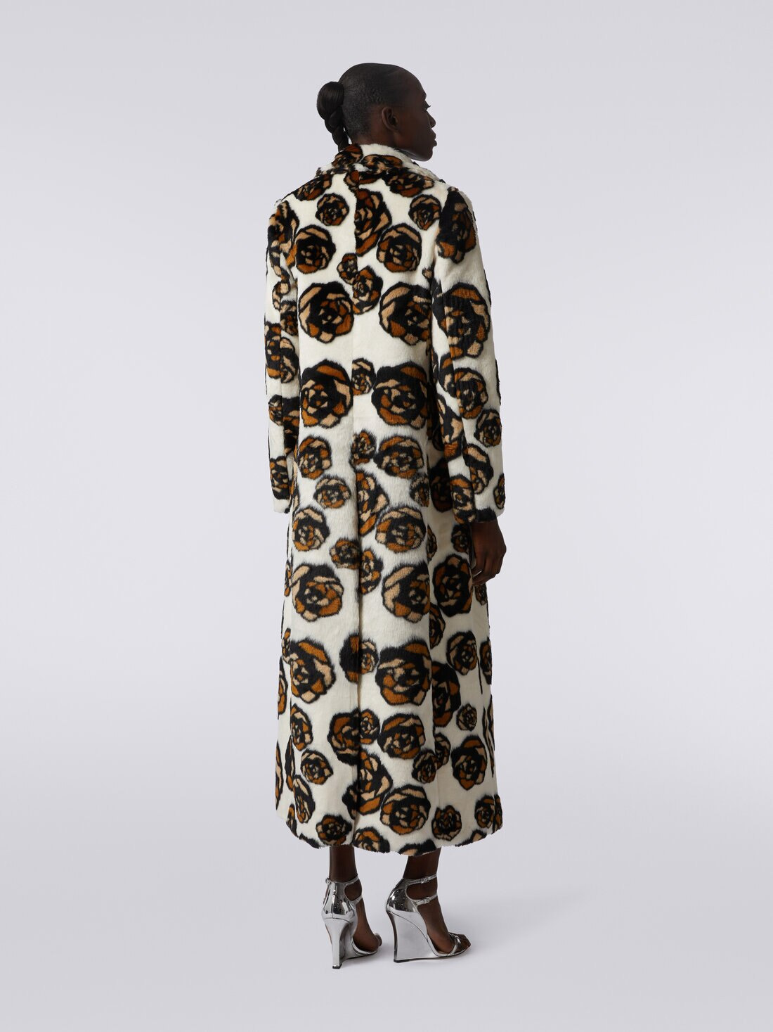 Long faux fur coat with roses - 4