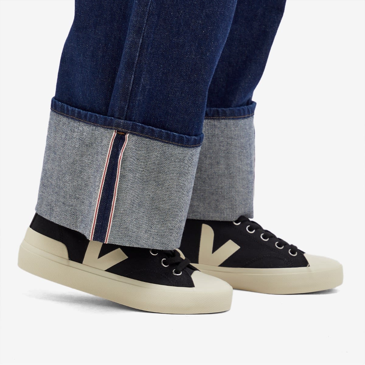 Veja Wata II Vegan Canvas Sneaker - 6