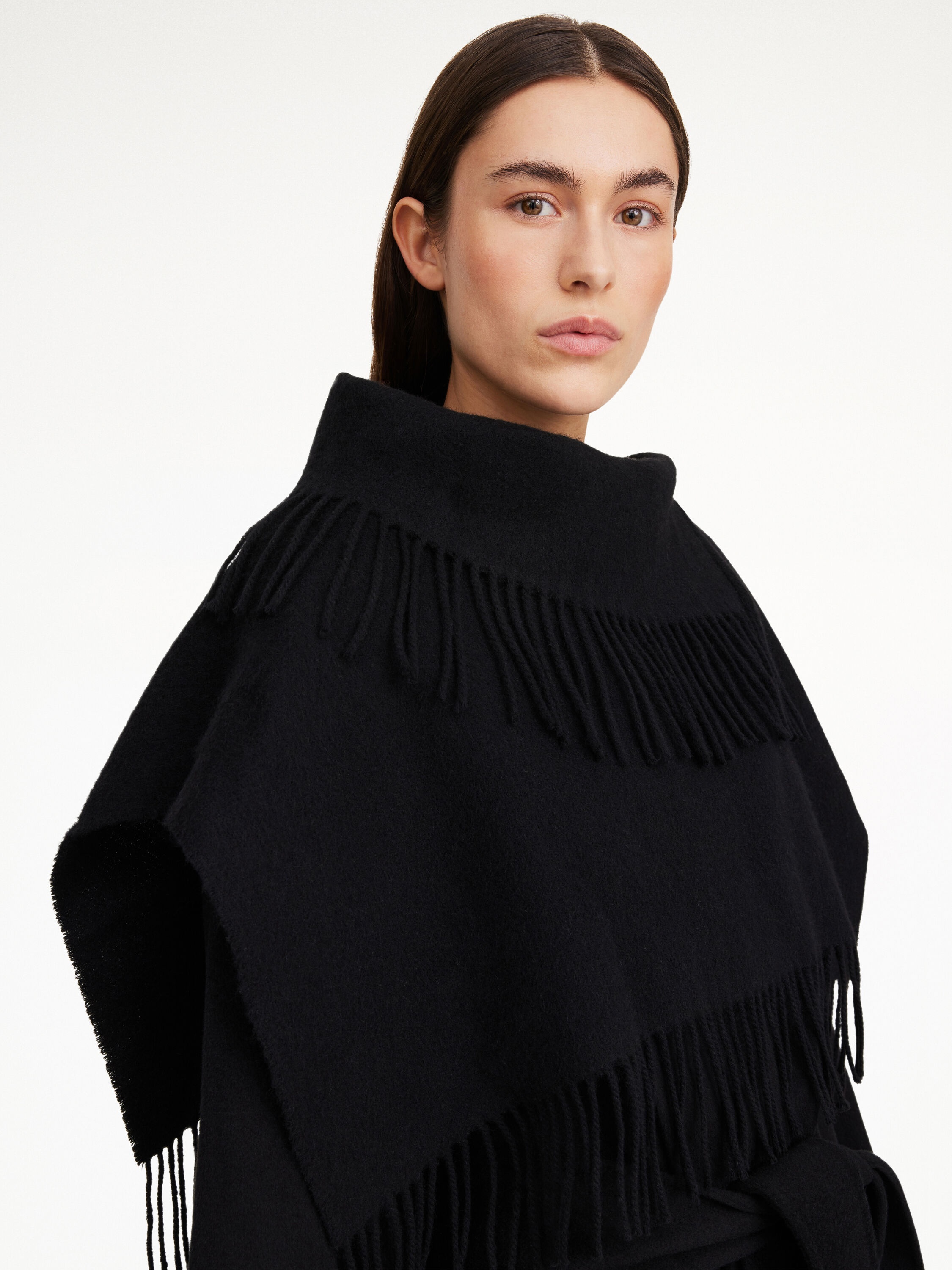 Turtla wool fringe bib - 2