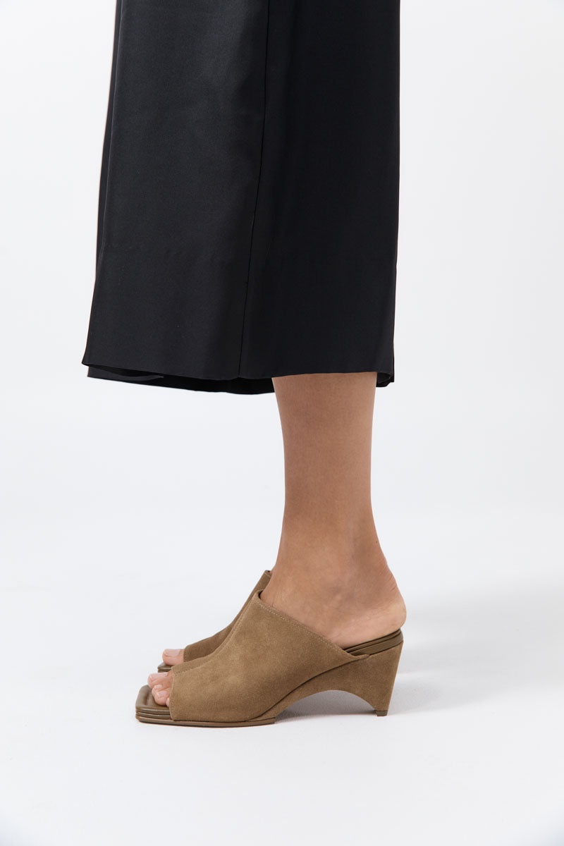 Suede Arc Wedge - Oak - 5