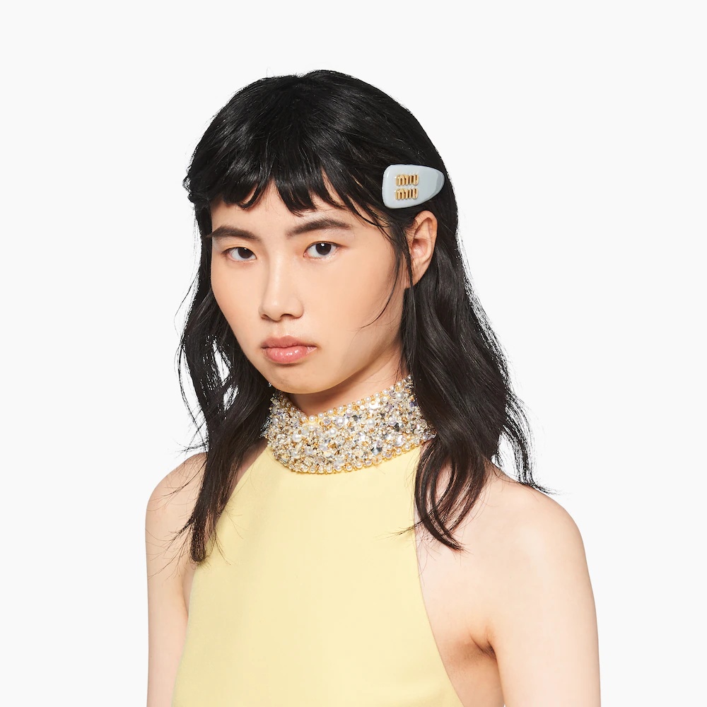 MiuMiu [Miu Miu] FW24 Women’s Patent Leather Hair Clip 5IF0 Miu Miu Hairclip in patent leather - Women | VIETTI Online