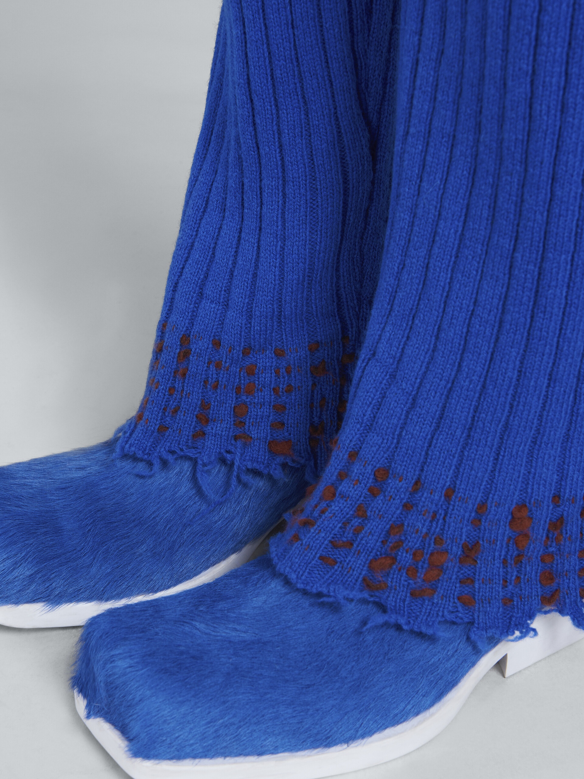 BLUE KNITTED SWEATER - 4