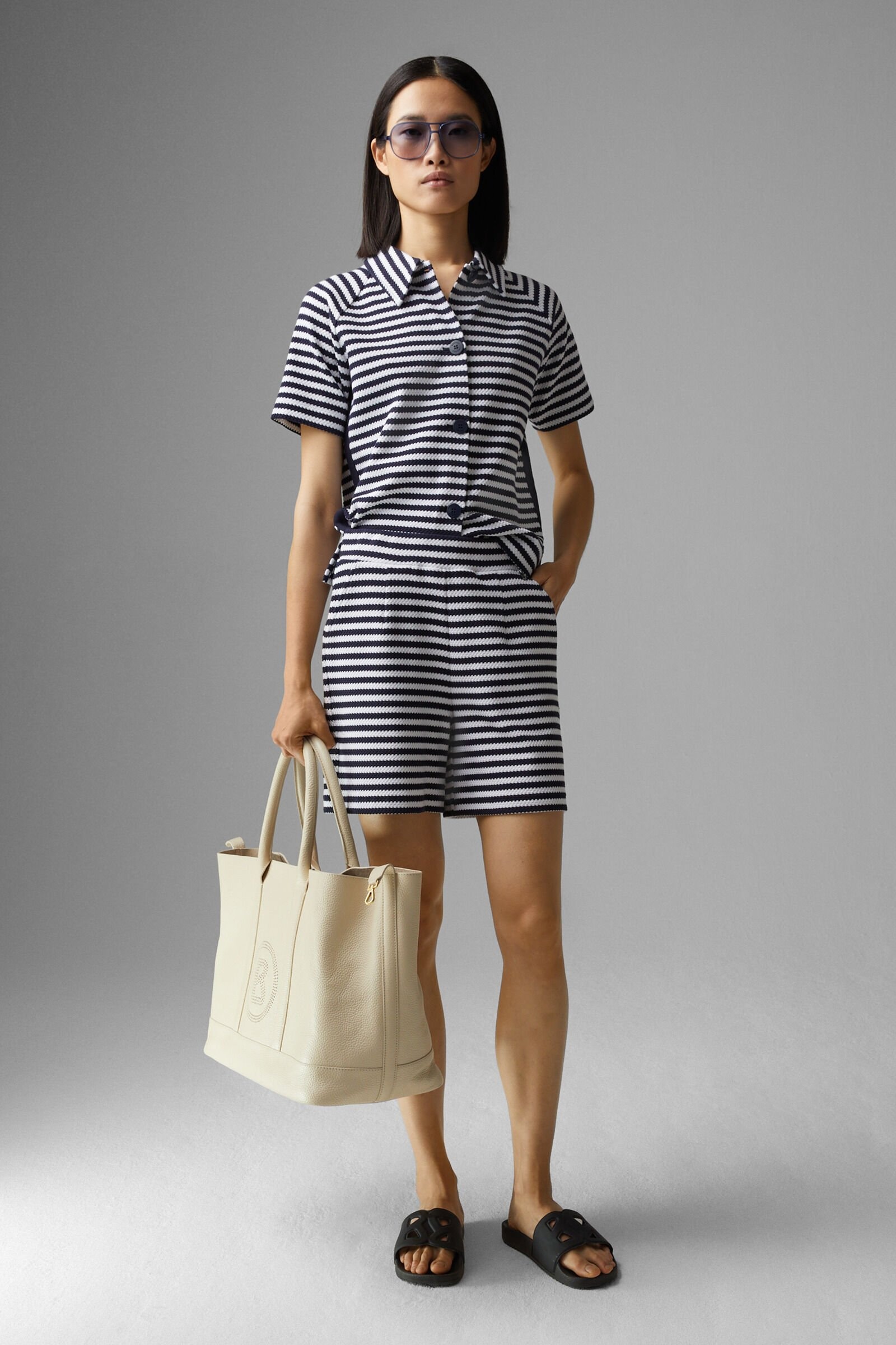 Loro Knitted shorts in Navy blue/White - 4