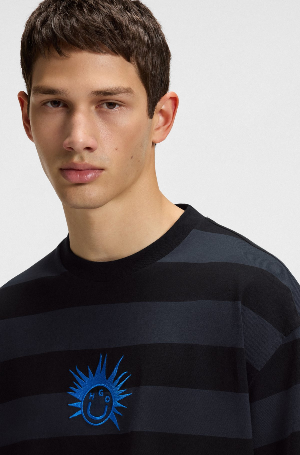 STRIPED-COTTON T-SHIRT WITH HAPPY HUGO LOGO - 3