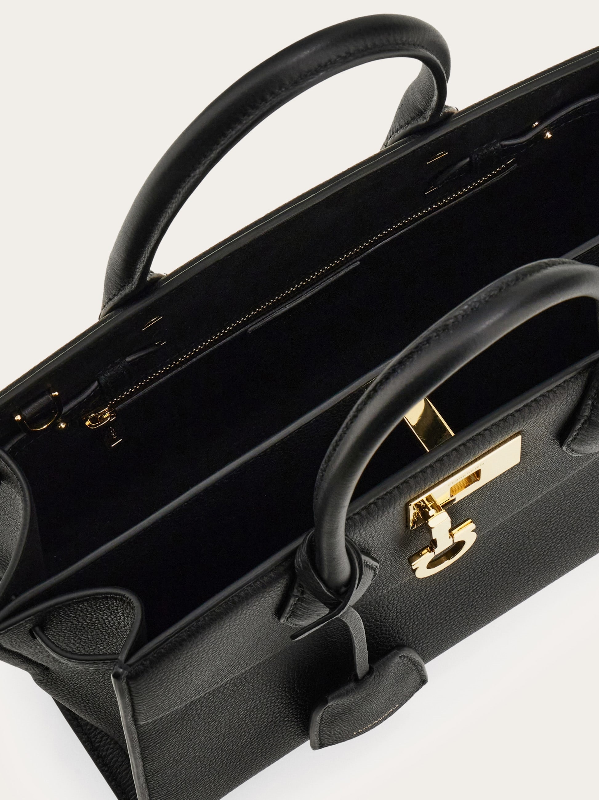 New Ferragamo Studio soft bag (M) - 6