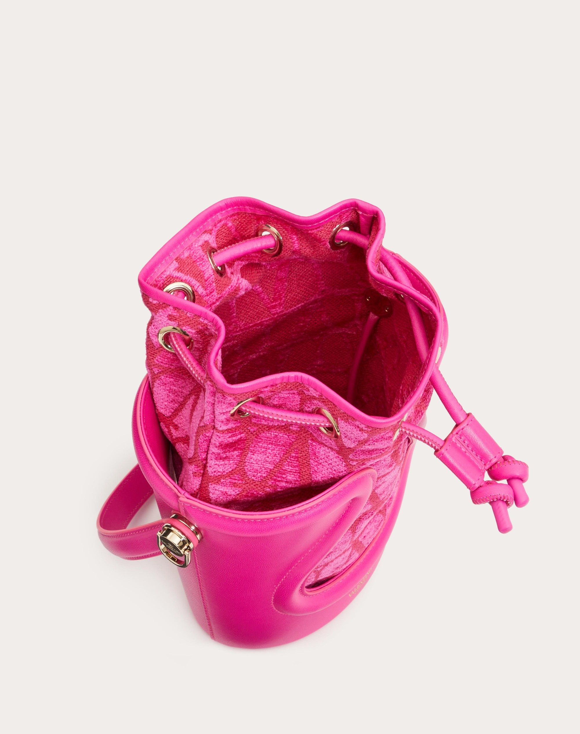 【VALENTINO】TOILE ICONOGRAPHE BUCKET BAG Valentino - Red bucket bag with Toile Iconographe print