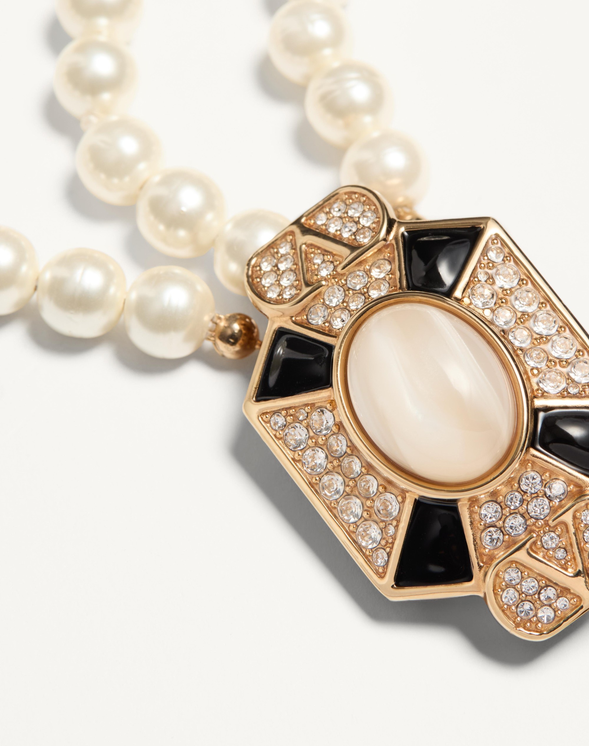 PAS PLUS NECKLACE IN METAL, ENAMEL, RESIN, PEARLS AND SWAROVSKI® CRYSTALS - 4