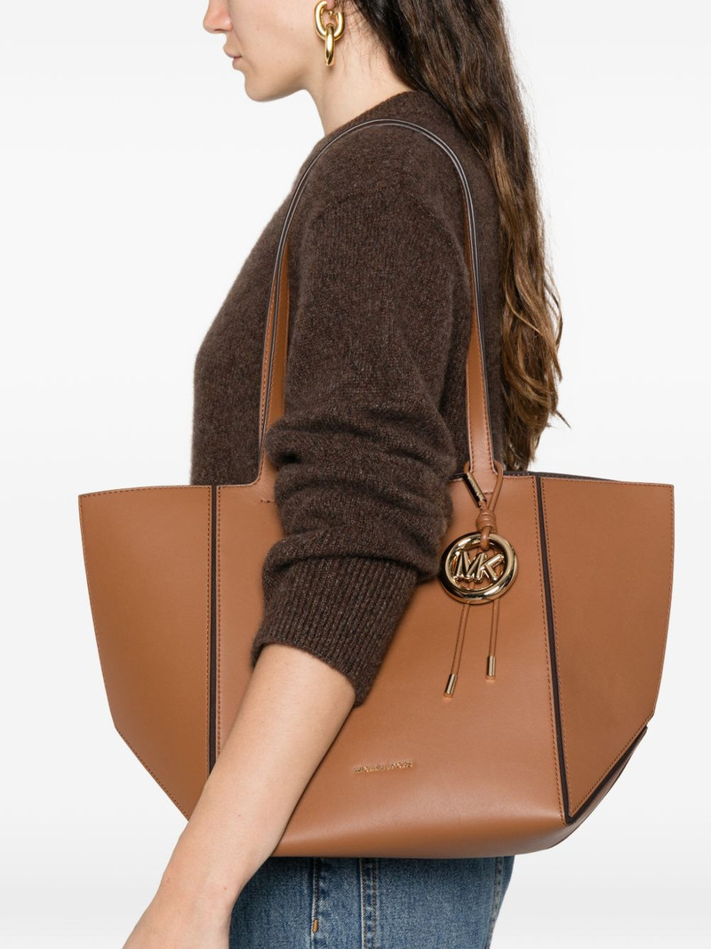 MICHAEL KORS Jordi logo-pendant tote bag outlook