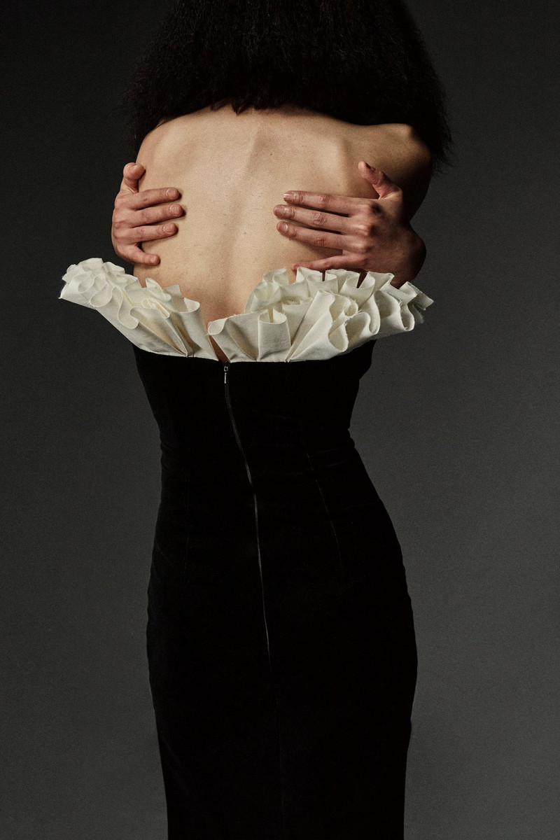 STRAPLESS DRESS WITH ROUNDED BUSTLINE AND HEM BLACK IVORY 3