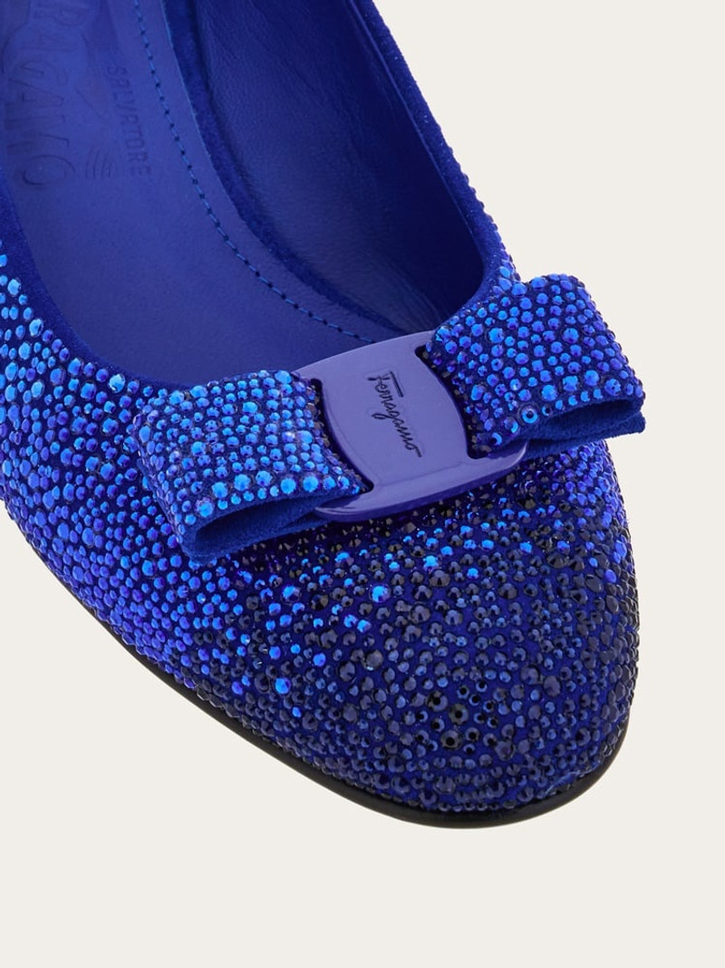 VARA BOW PUMP WITH DÉGRADÉ CRYSTALS 5