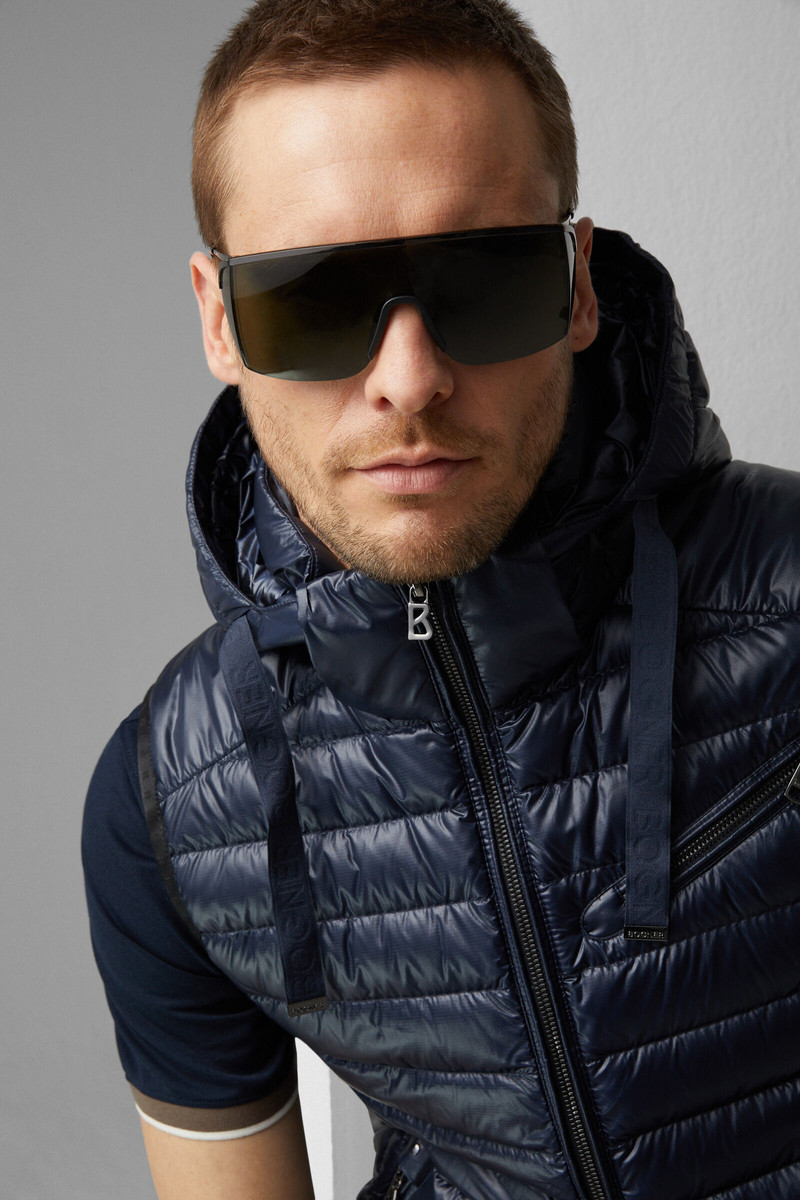 Lonne lightweight down vest in Navy blue 6