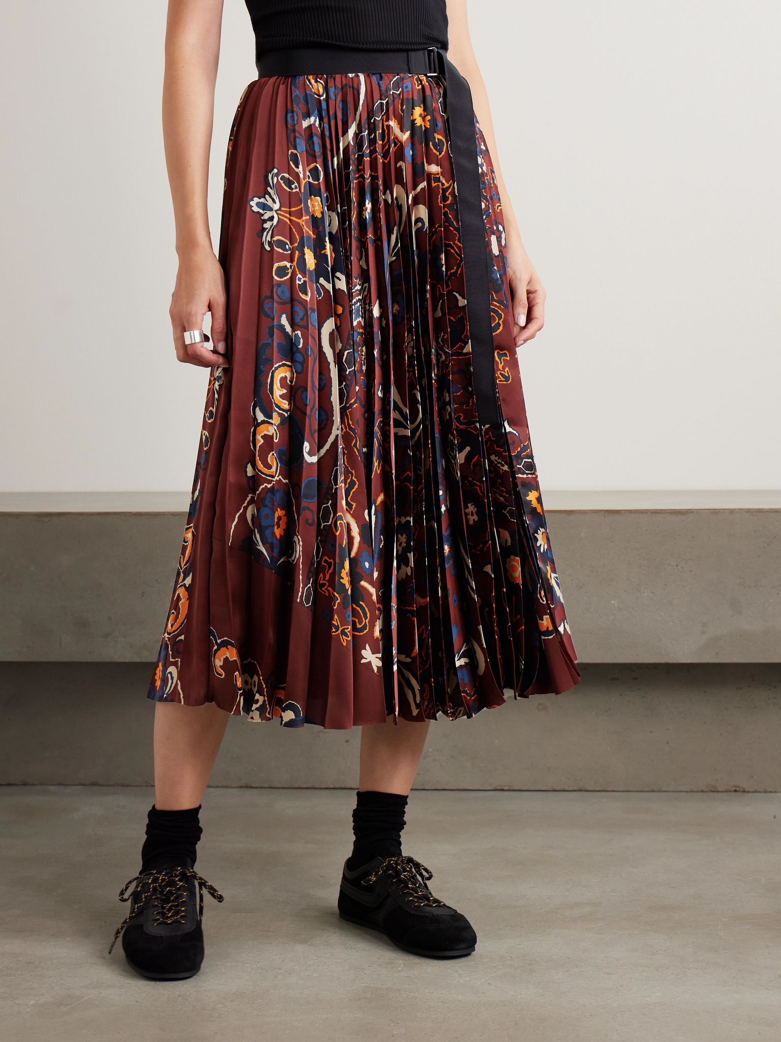Belted grosgrain-trimmed pleated floral-print satin midi skirt Burgundy - 3