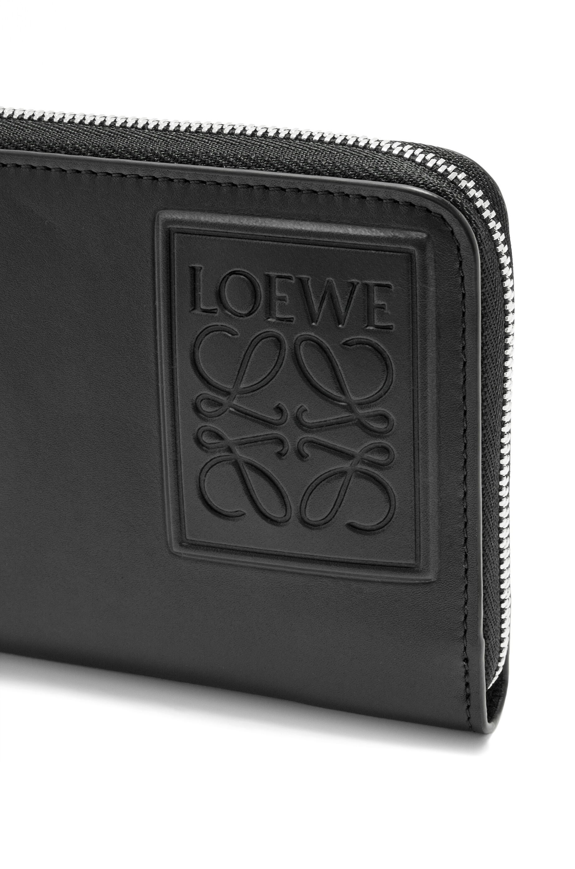 Zip around wallet in satin calfskin - 5