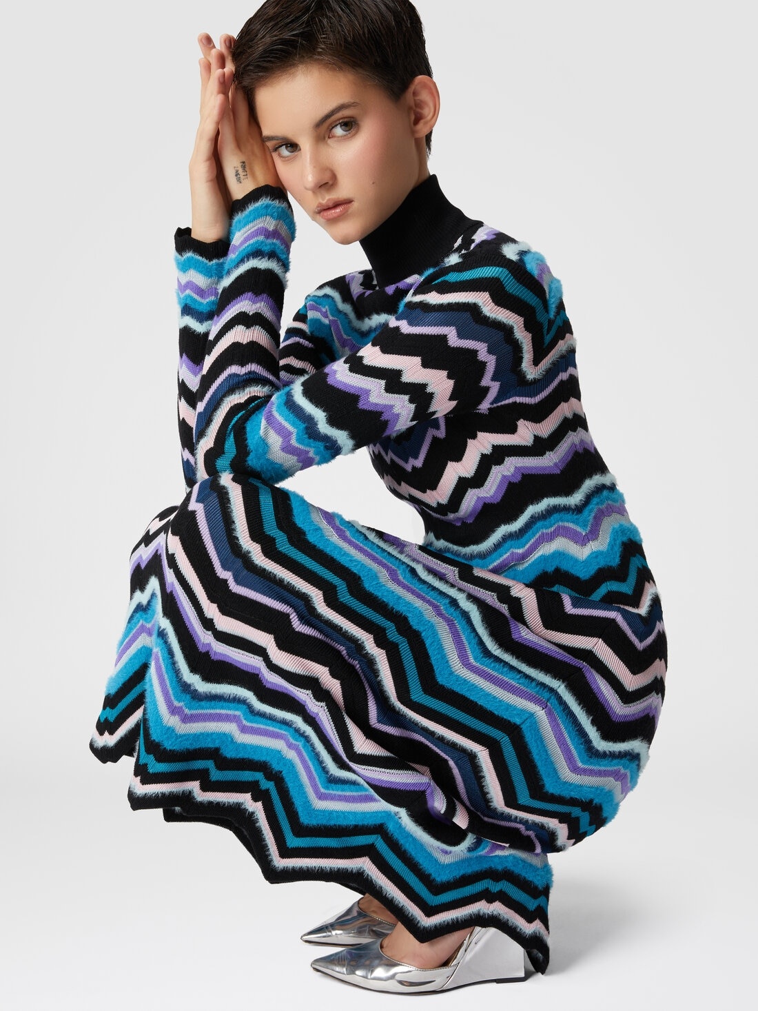 High-necked midi dress with Greek zigzag motif - 5
