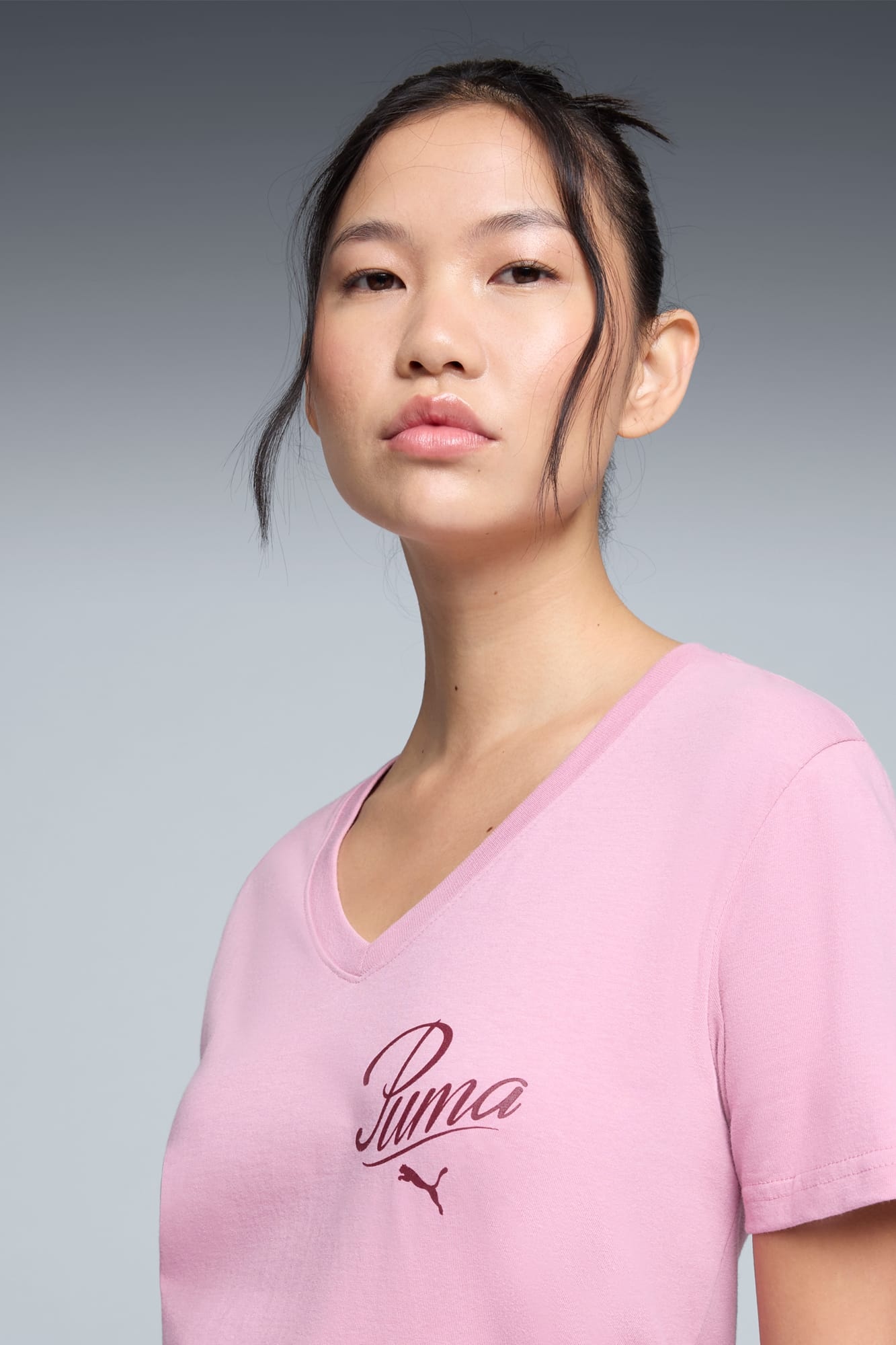 Essentials Script V-Neck Tee Women - 4