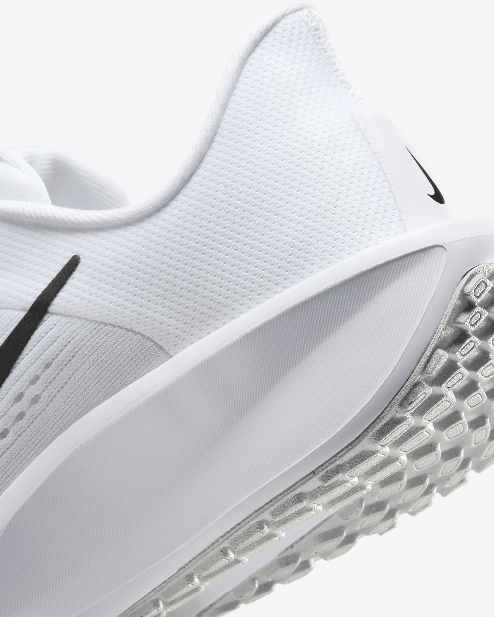 Nike Quest 6 Women's Road Running Shoes - 8