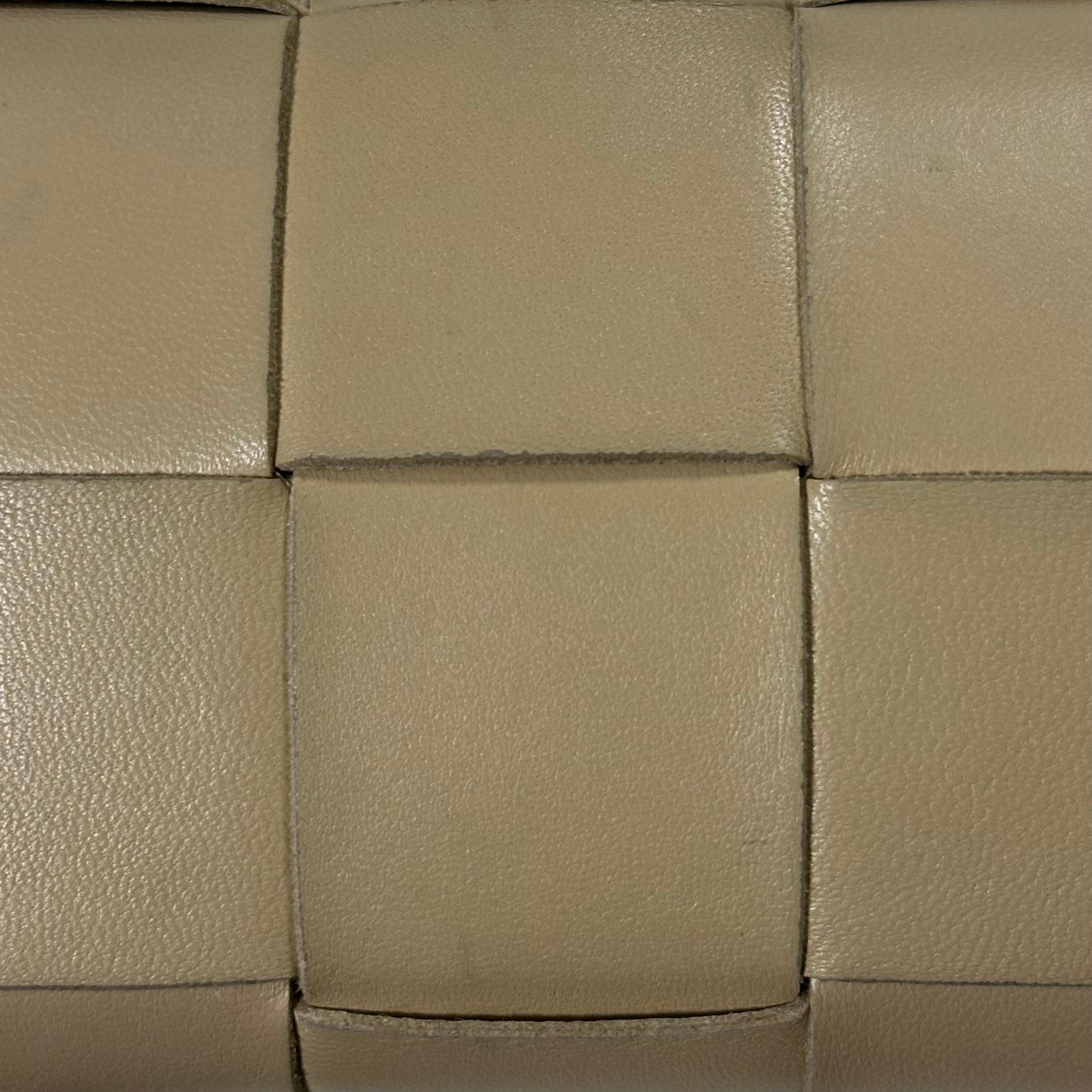 BOTTEGA VENETA Leather Zip Trifold Wallet - 6