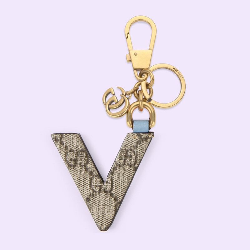 GUCCI Letter V keychain outlook