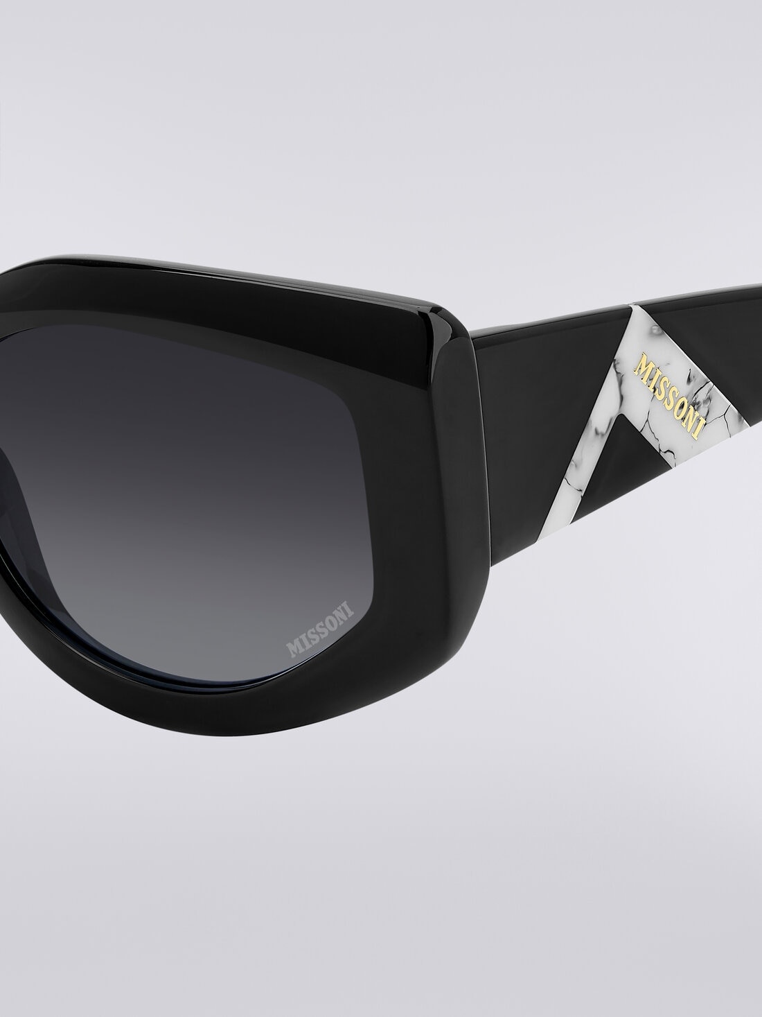 Slightly wrap-around shaped sunglasses in acetate - 4
