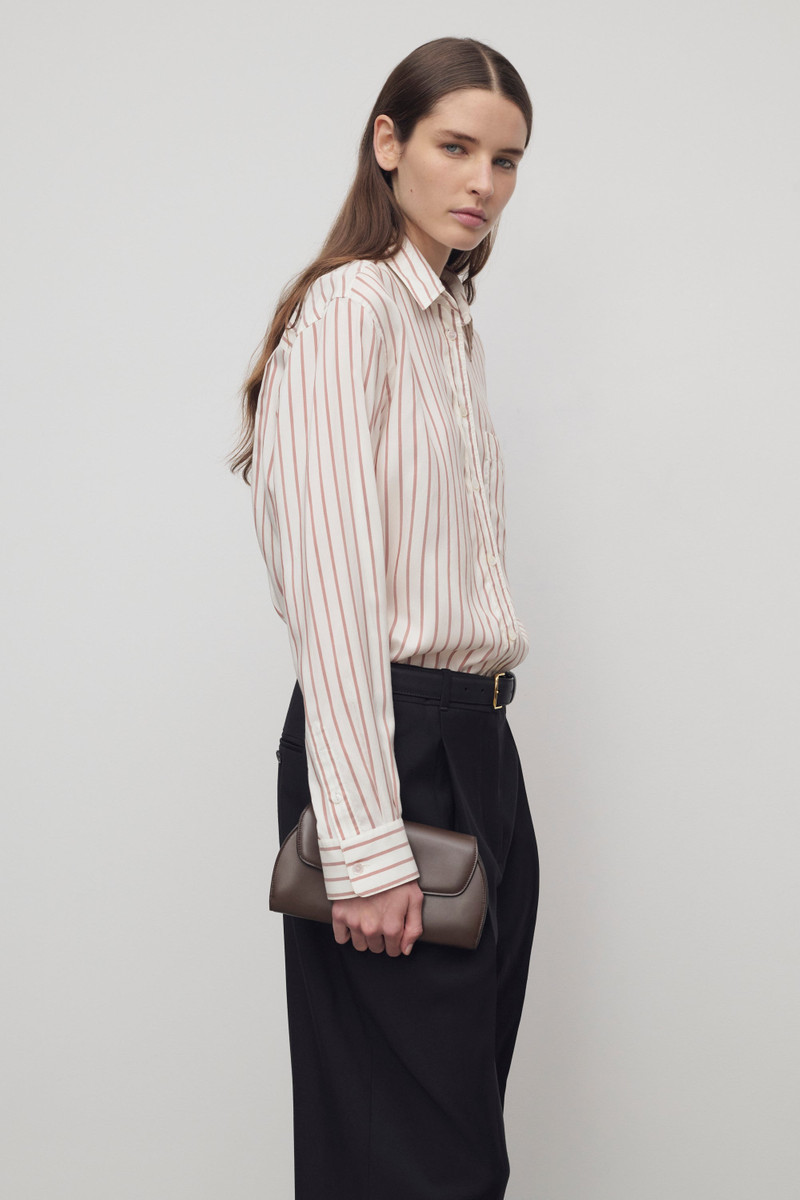 Curved Clutch in Leather 4