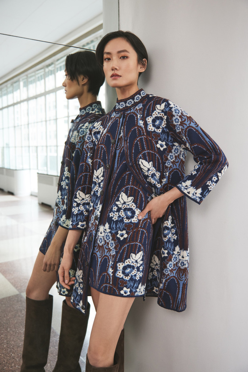 Cara Cara Vicky Jacket
Longline Shimmer, Snapped in Shine outlook