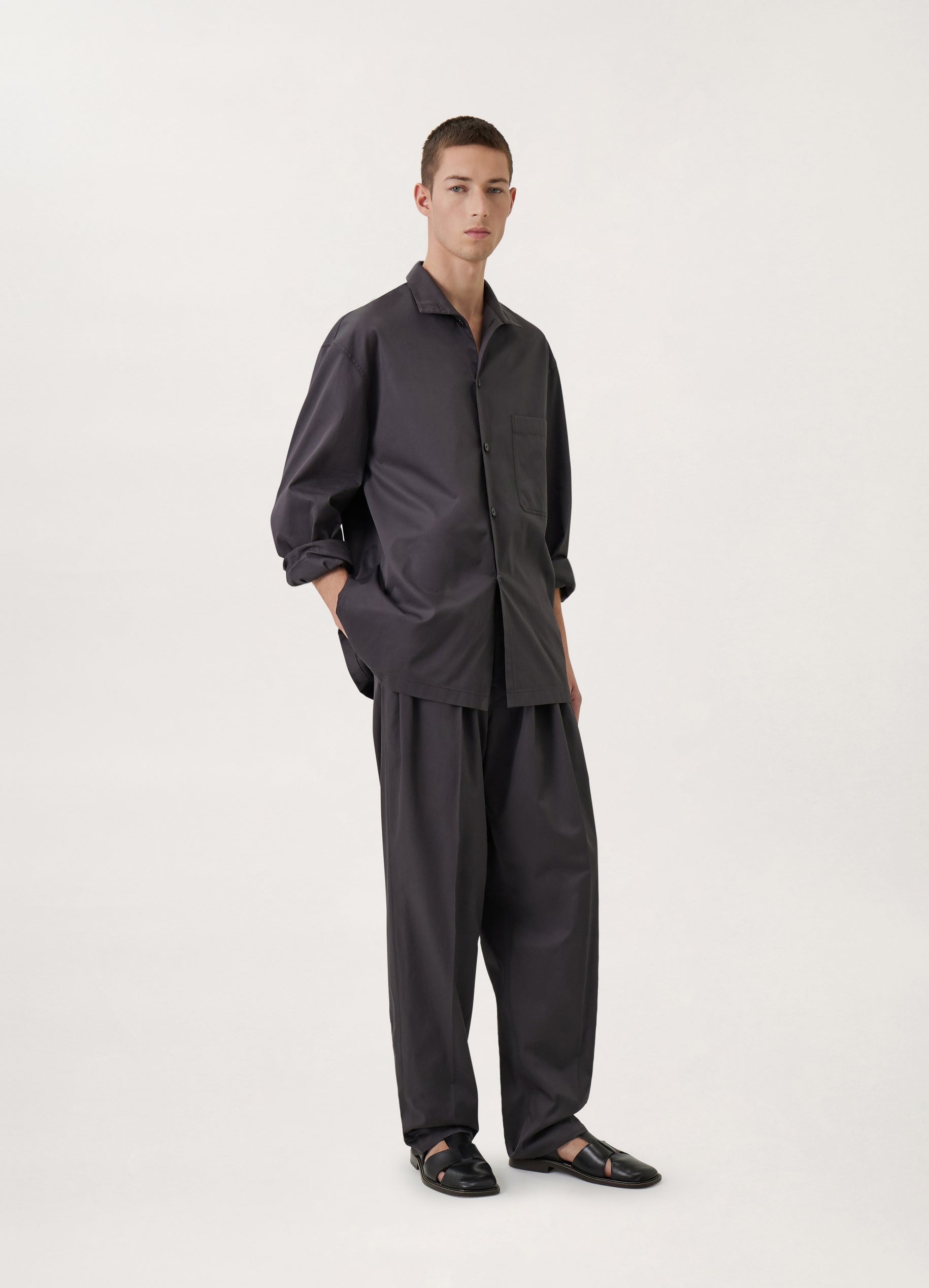 PLEATED RELAXED PANTS
COTTON TWILL - 2