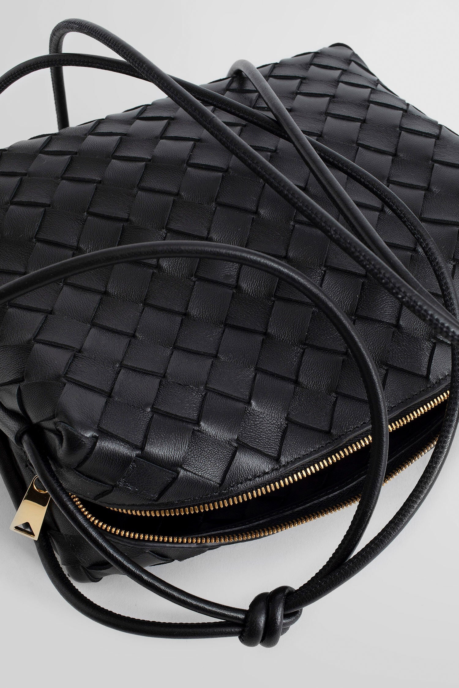 BOTTEGA VENETA WOMAN BLACK SHOULDER BAGS - 5