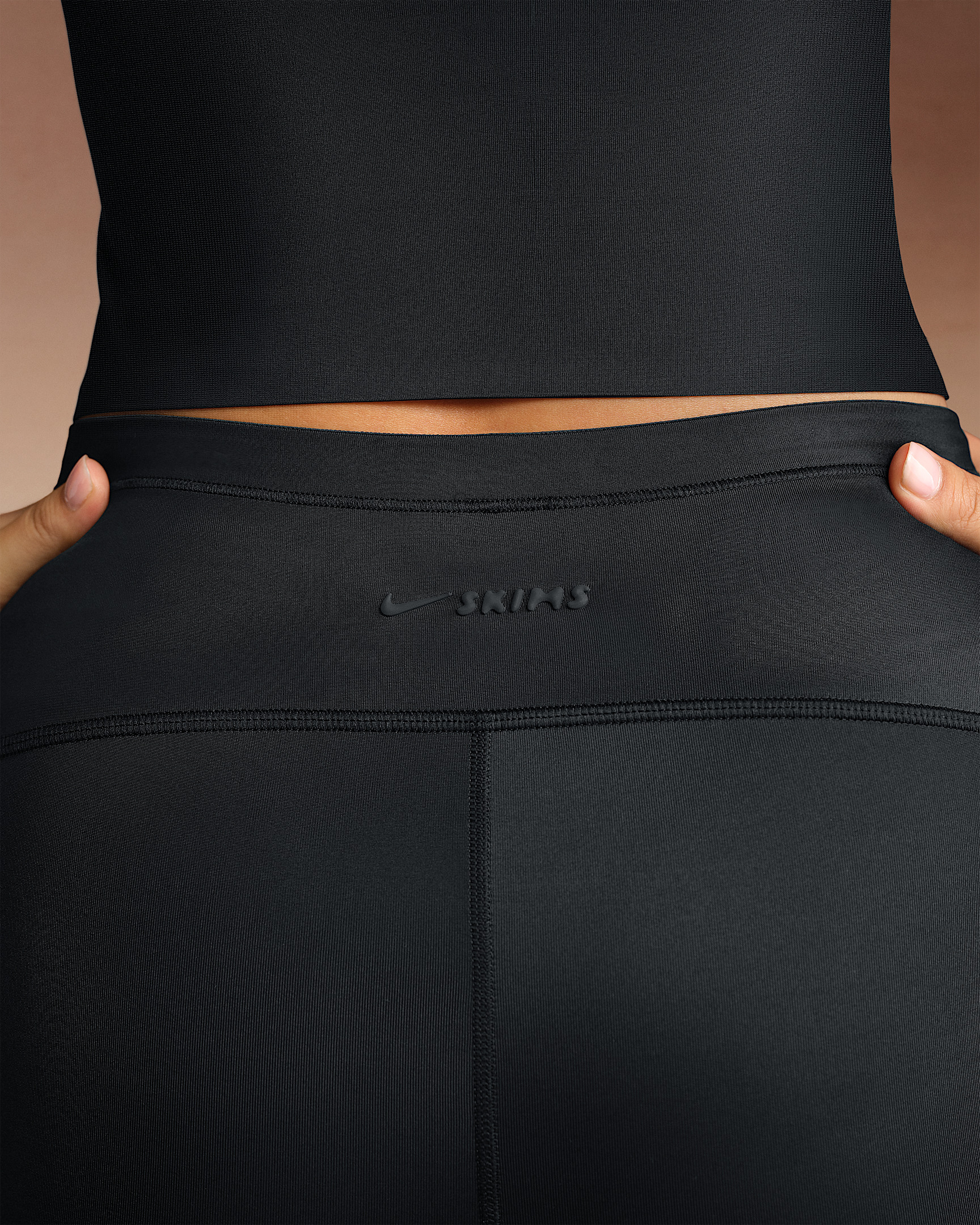 NikeSKIMS Shine Women's High-Waisted 17" Leggings with Drawcord - 6