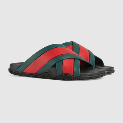 GUCCI Men's rubber slide sandal with Web outlook