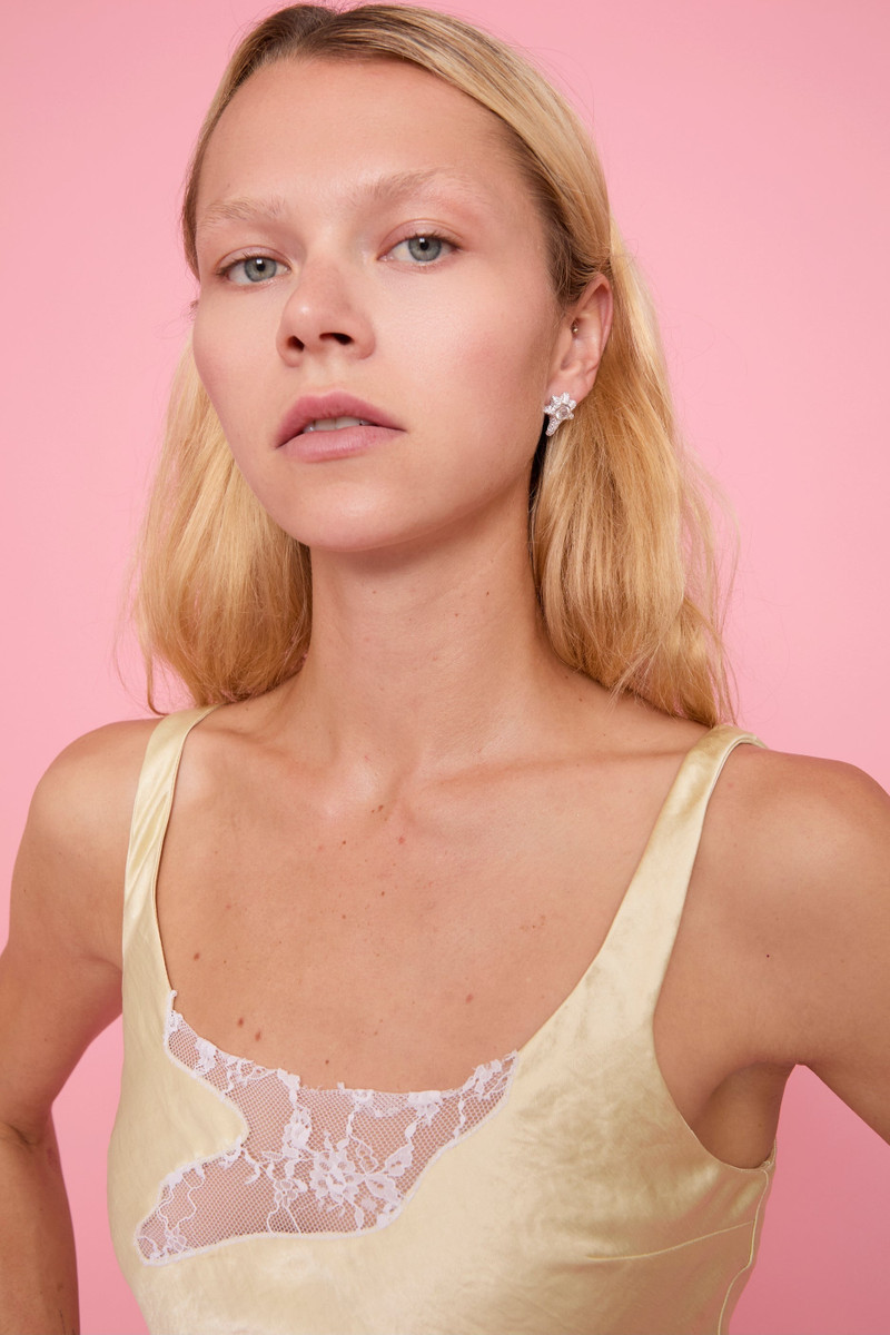 Collina Strada CRYSTAL CLEAR CORAL STUDS outlook