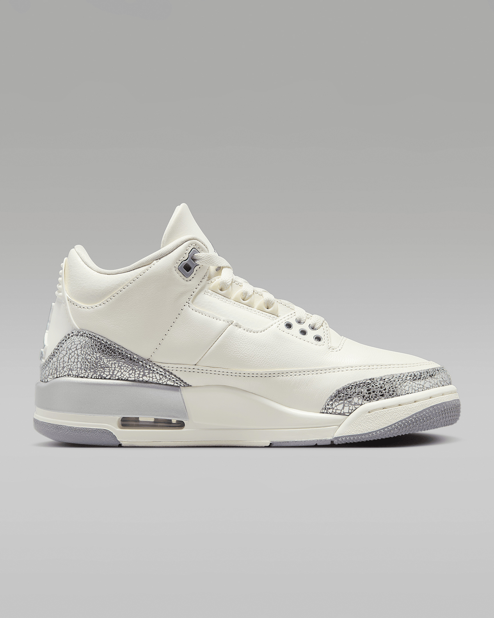 Air Jordan 3 Retro Women's Shoes - 3