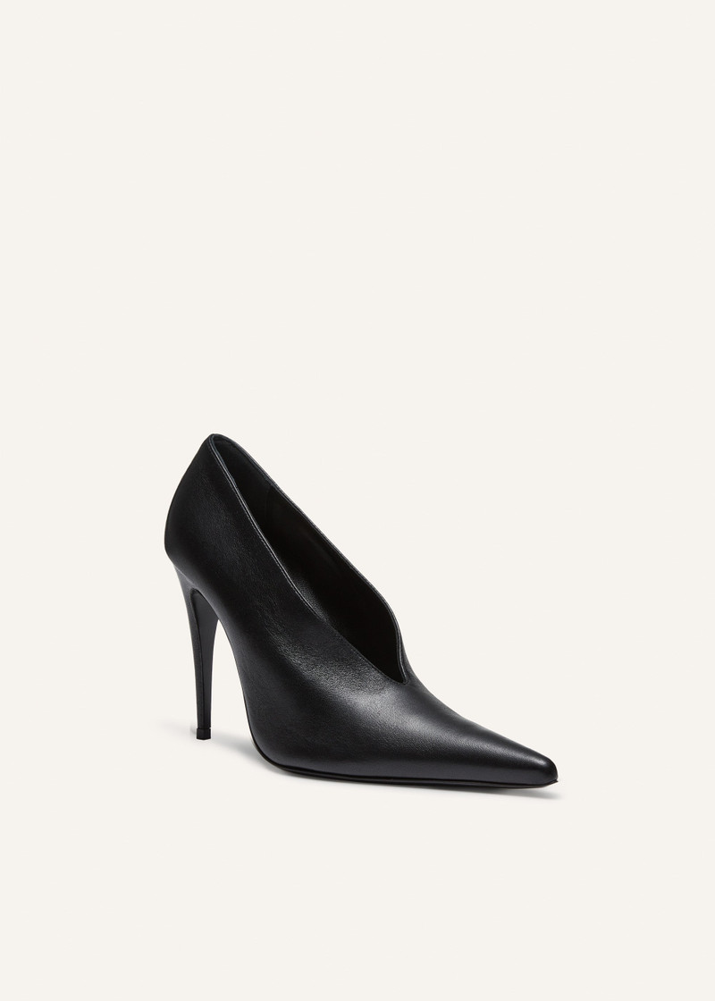 MAGDA BUTRYM Pointed pumps in black leather outlook