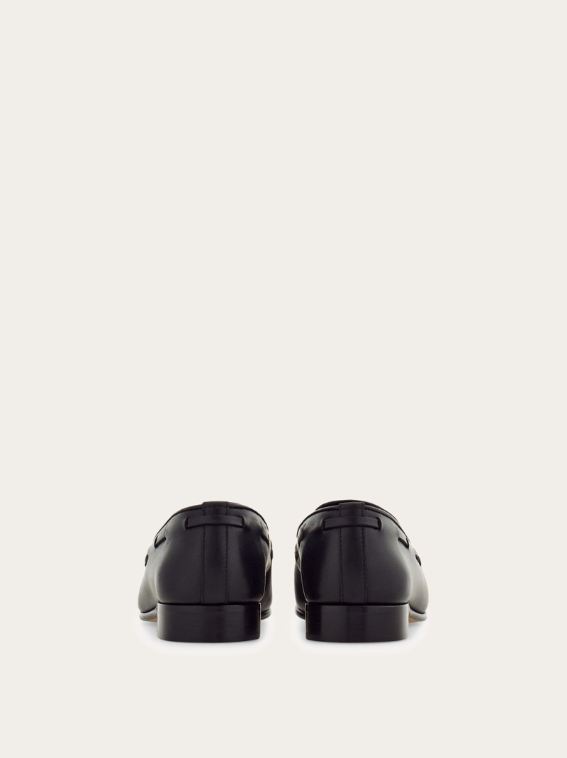 Loafer with tassel detail 5