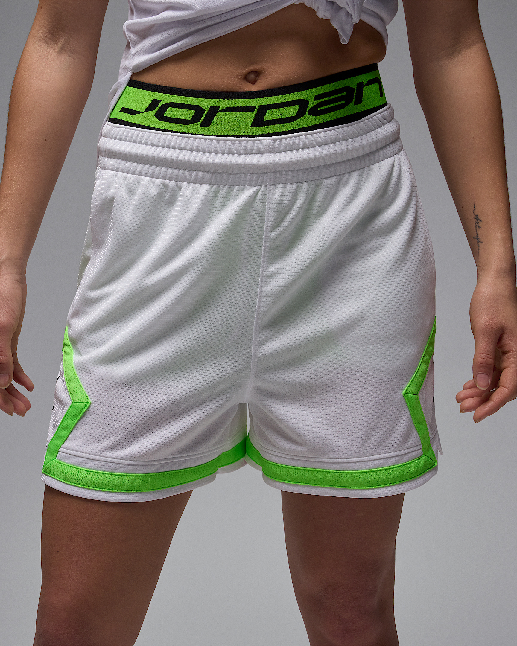 Jordan Sport Women's 4" Diamond Shorts - 2