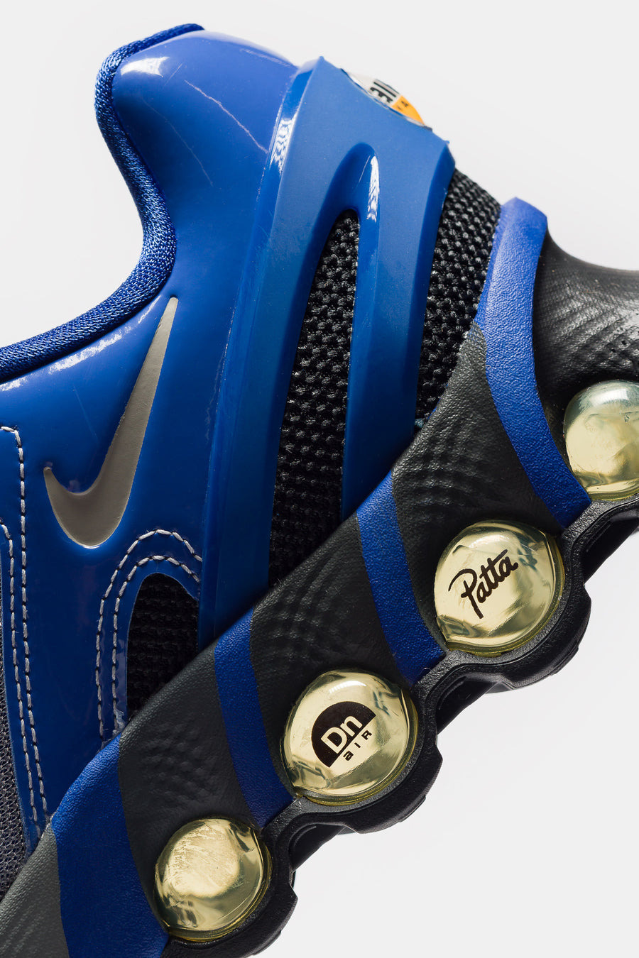 Patta Air Max DN8 SP Sneaker in Game Royal/Light Charcoal - 7
