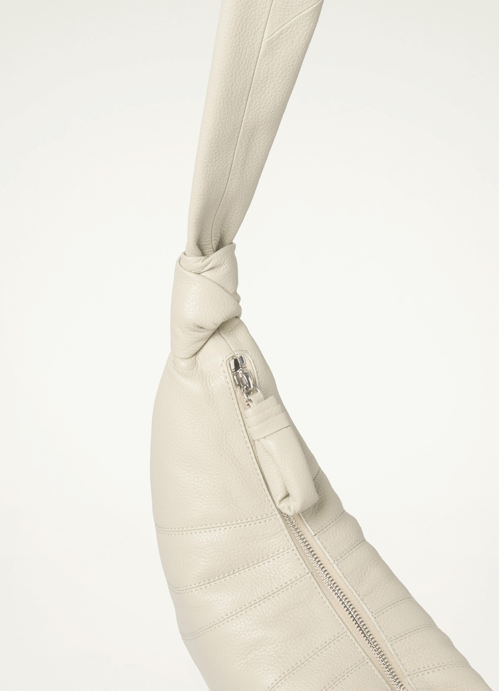 SMALL CROISSANT BAG
SOFT GRAINED LEATHER - 3