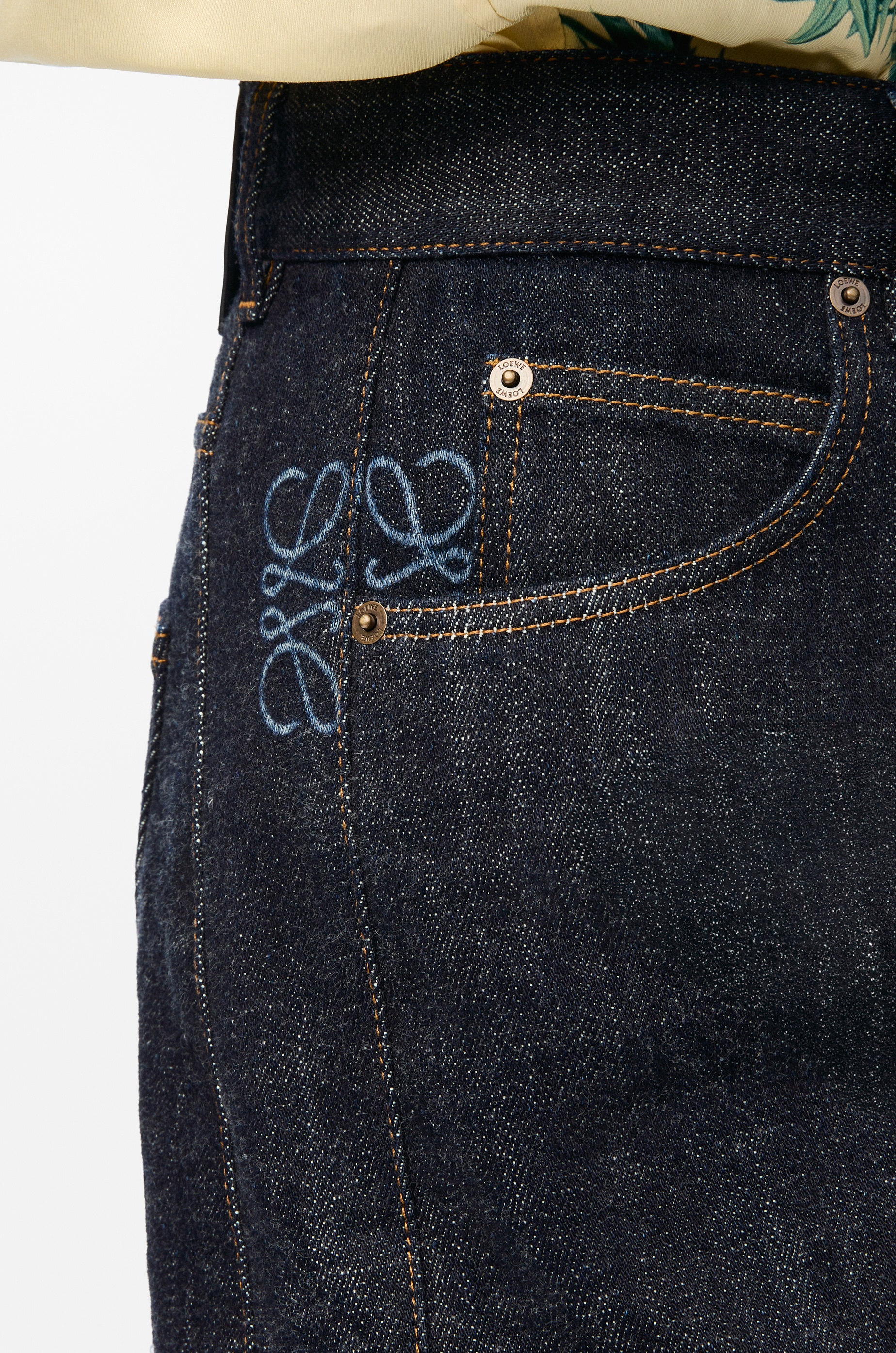Anagram barrel jeans in denim - 5
