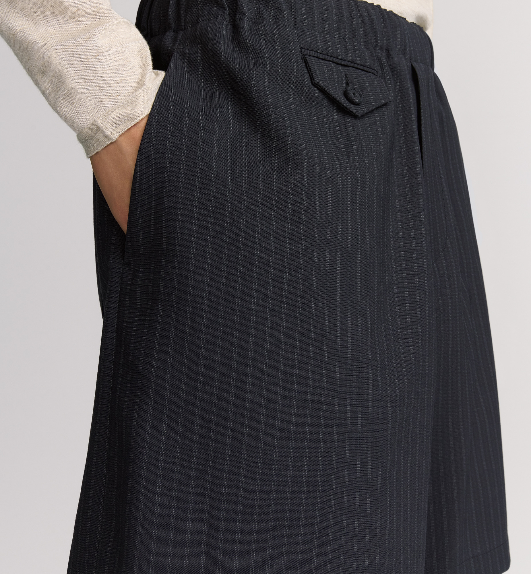 Bermuda Shorts with Elastic Waist - 4