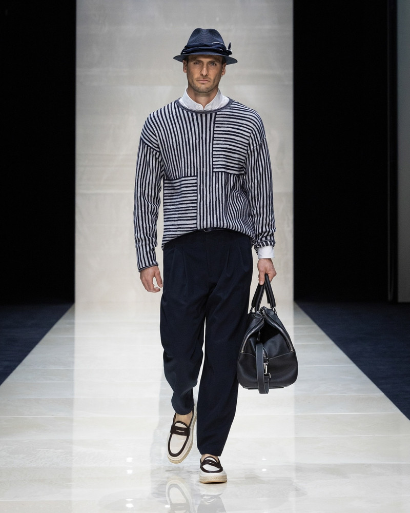 CREW-NECK JUMPER IN A VISCOSE AND COTTON JACQUARD 7