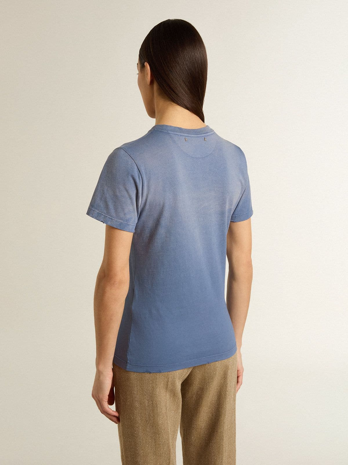 Women's faded light blue T-shirt with print on the chest - 4