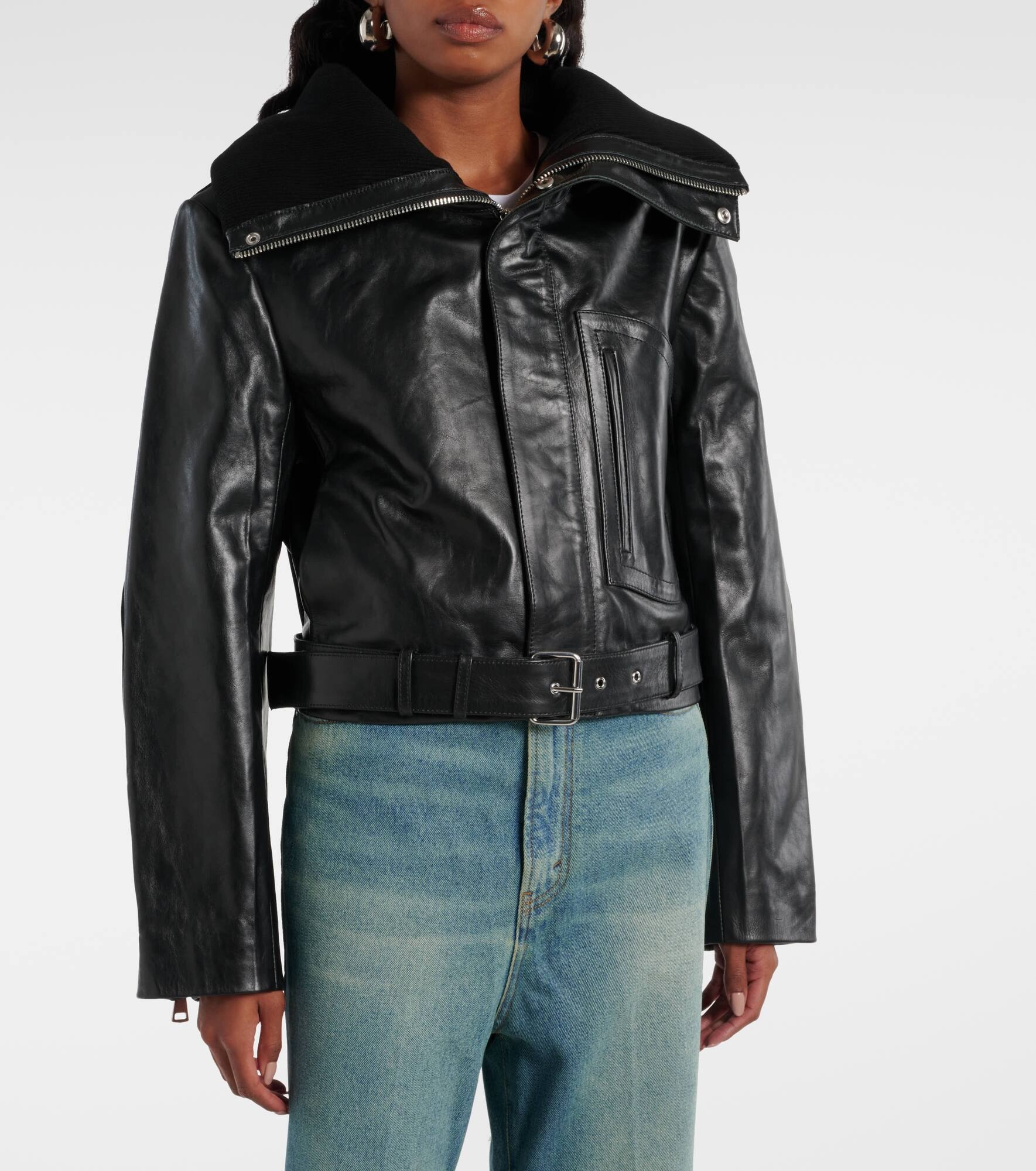 Cropped belted leather biker jacket - 4
