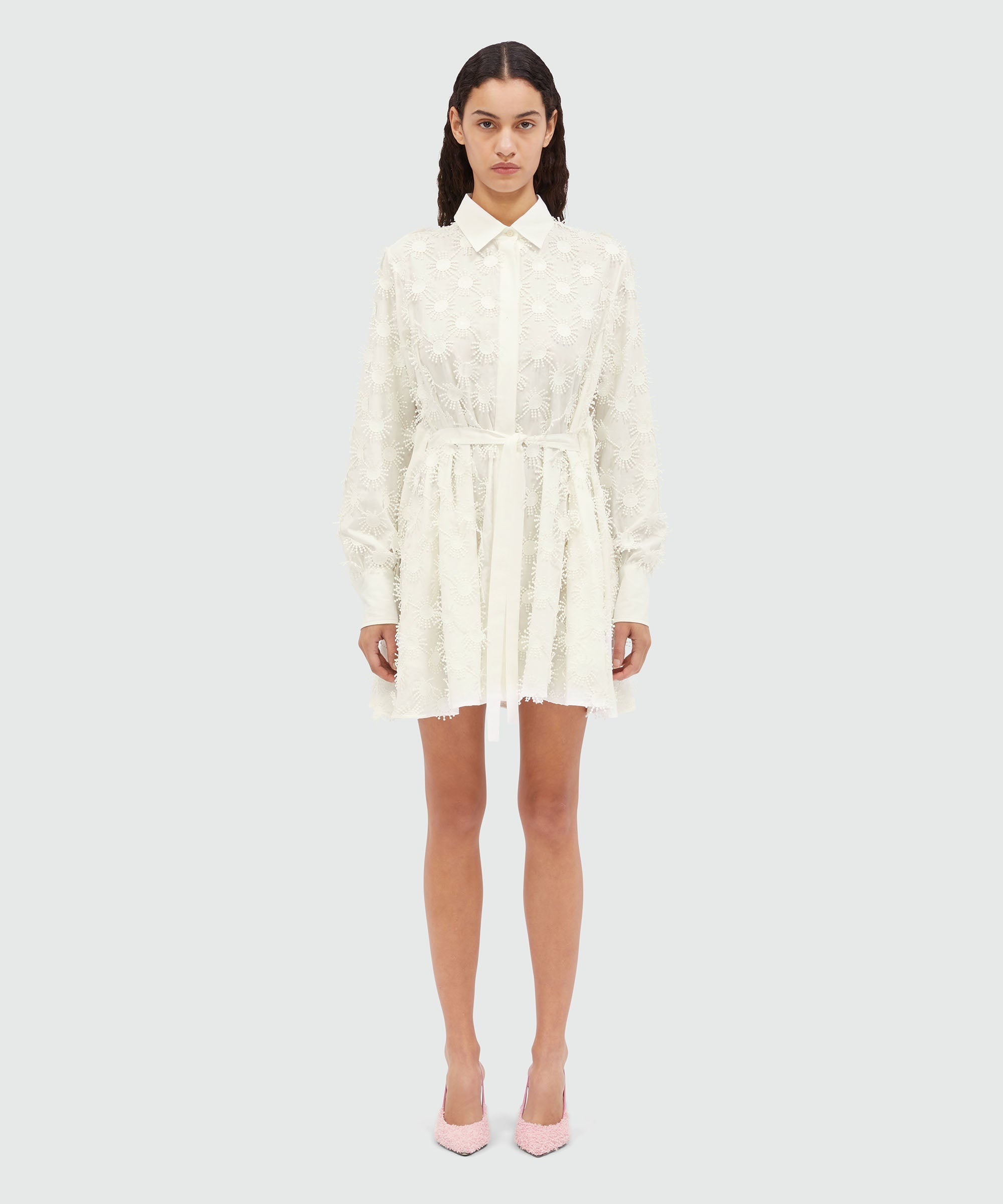 Short shirt dress in white poplin with embroidery - 2