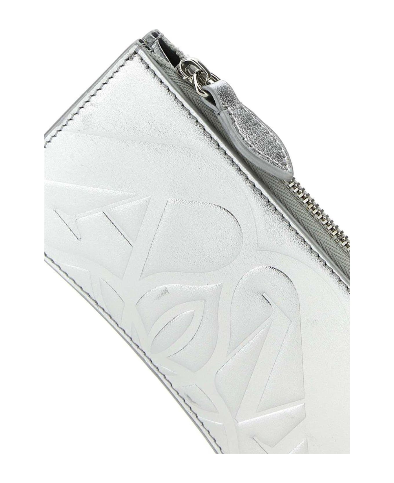 Logo Embossed Zipped Wallet - 4