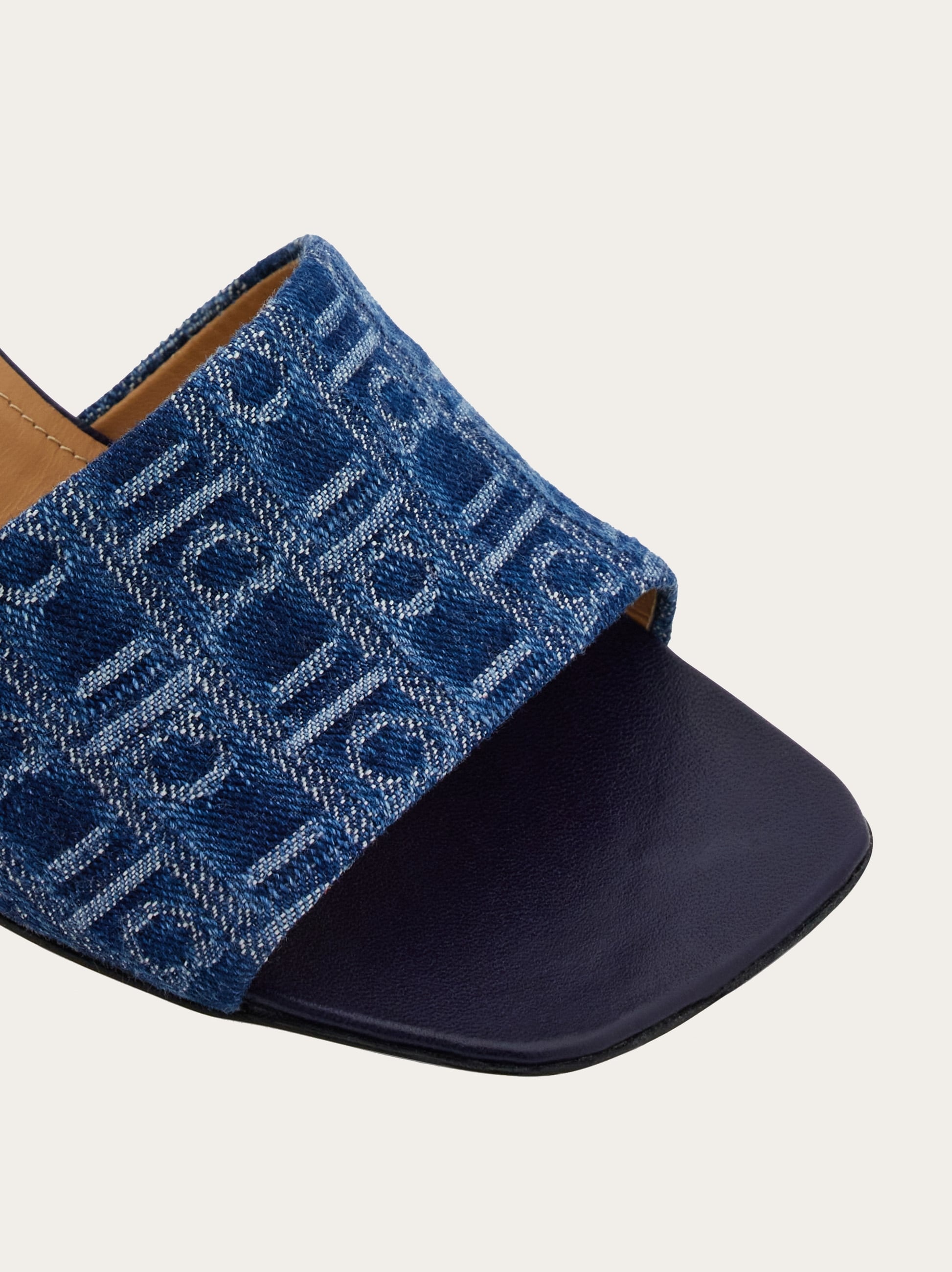 Ferragamo Monogram slide - 6