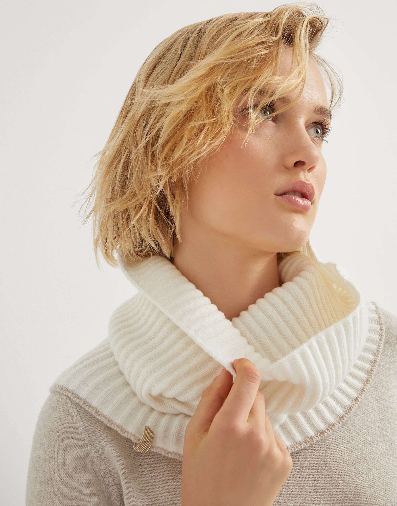 Cashmere rib knit neck warmer with monili 3