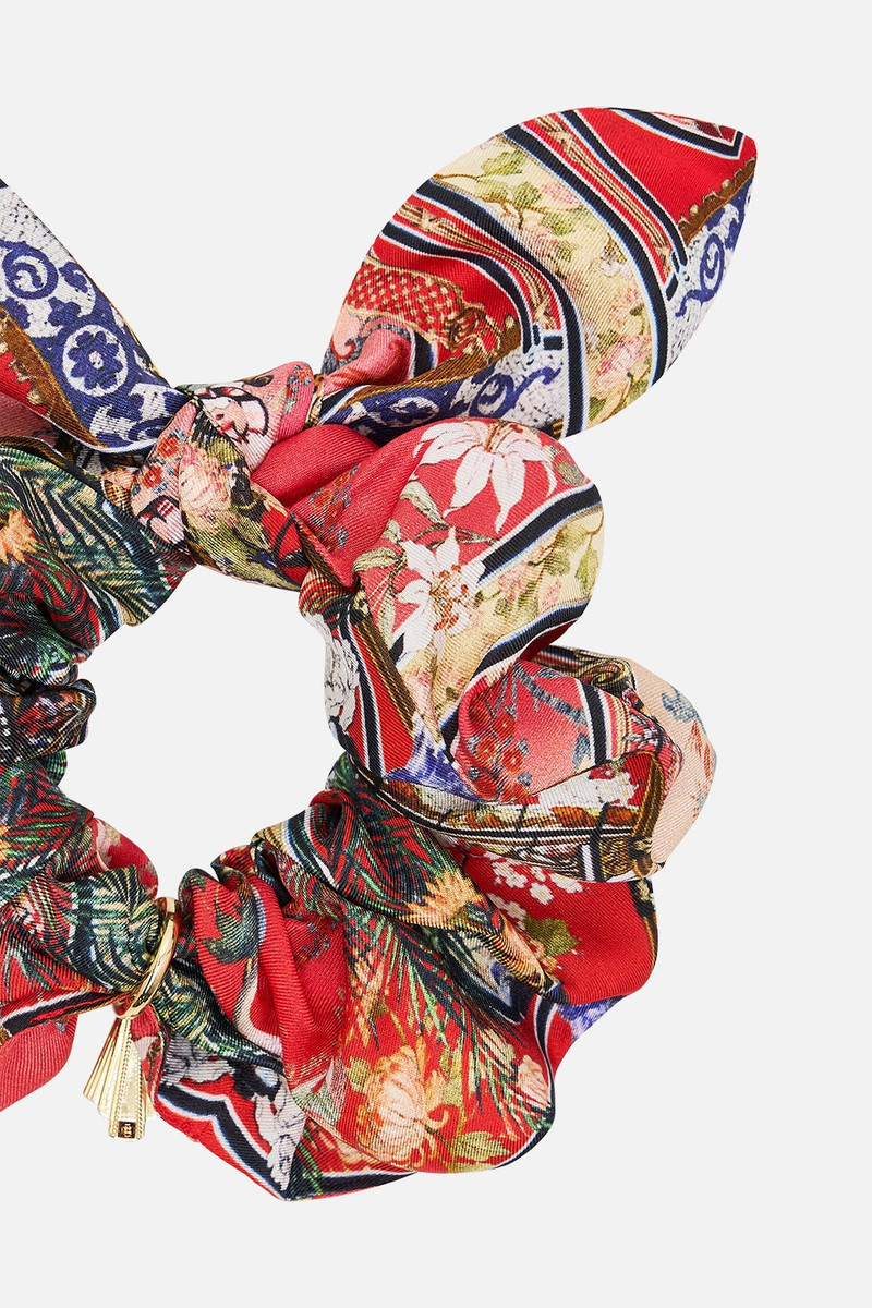 CAMILLA SCRUNCHIE WITH TRINKET outlook